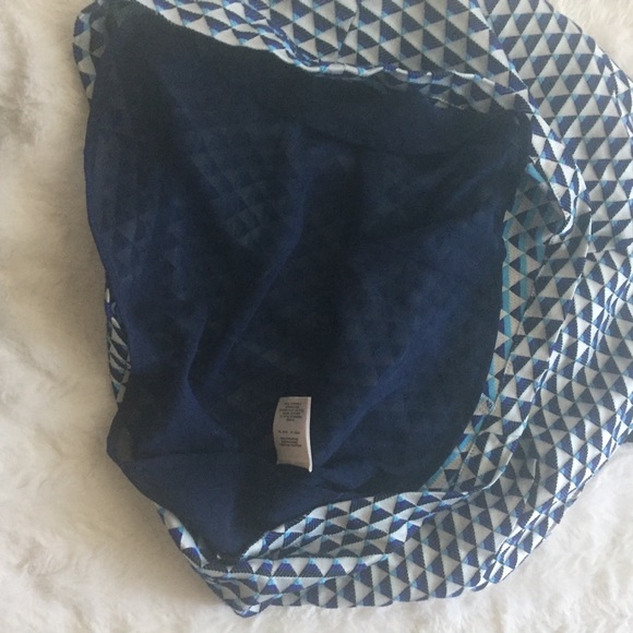 3/$20 Anthropologie HD in Paris Blue Geometric top - Picture 8 of 9